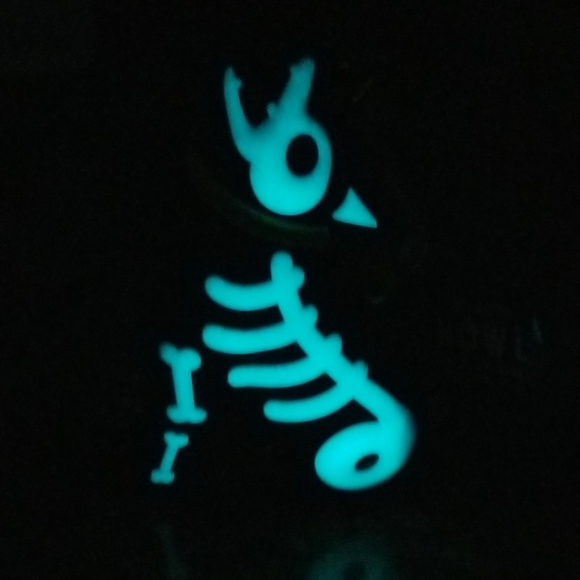 SOLD!!! Rare Bath & Body Works GITD Howling Skeleton Dog Pocketbac Holder - Picture 6 of 6